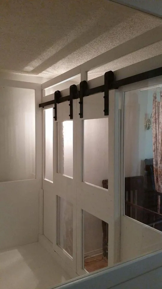 A image of a custom door hinge